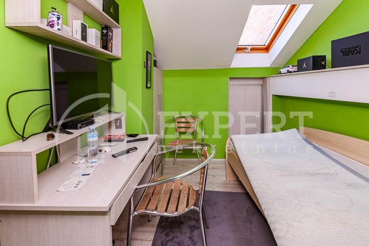 Luksuzno  opremljen  četvorosobni  stan  u  centru  grada, 130 m2