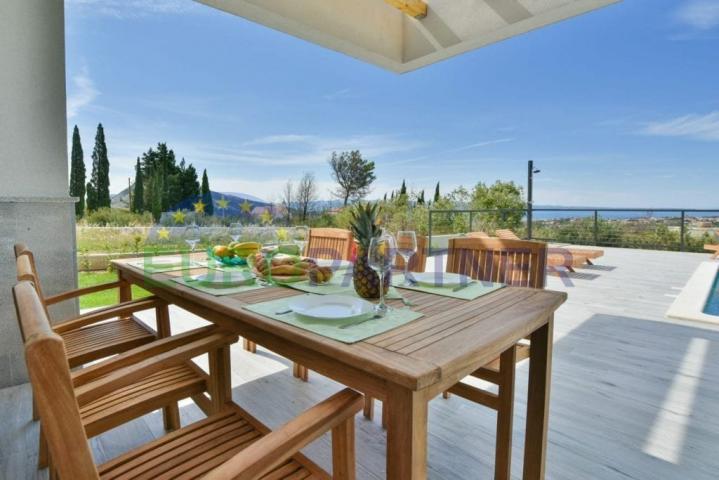 Villa with a beautiful view not far from Split
