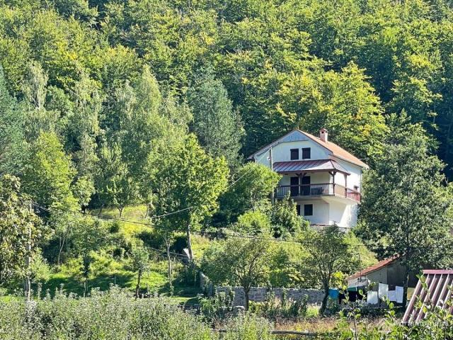 Kuca u zelenoj zoni u blizini Cetinja, Obzovica