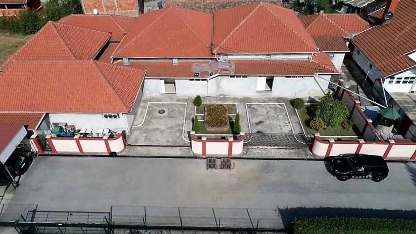 Barajevo, Lisović, 30km od Bgd, pp sa halama + porodićna kuća na 19 ari .. 