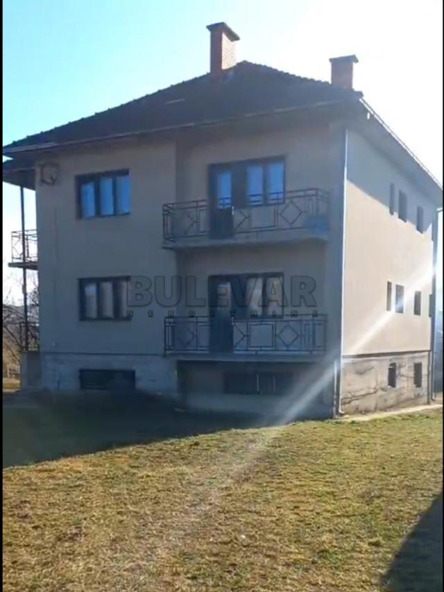Kragujevac , porodična kuća u Kozujevu