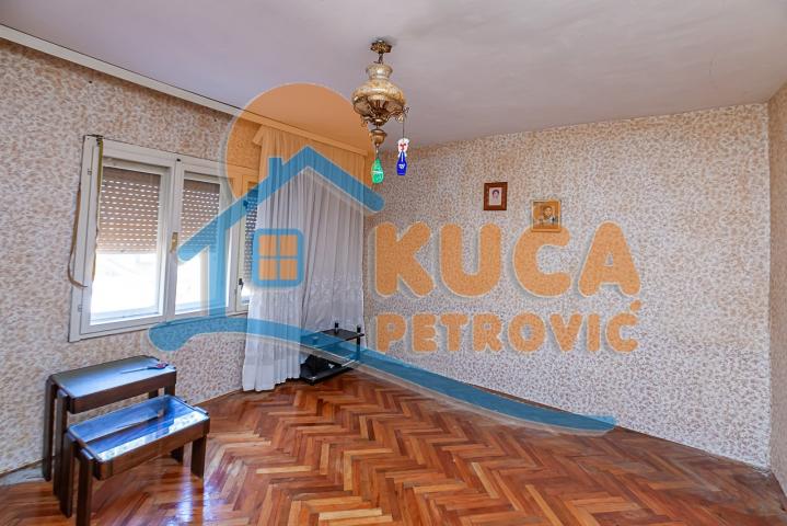 Na prodaju kuća 136m2 u blizini škole Kole Rašić na placu od 334m2