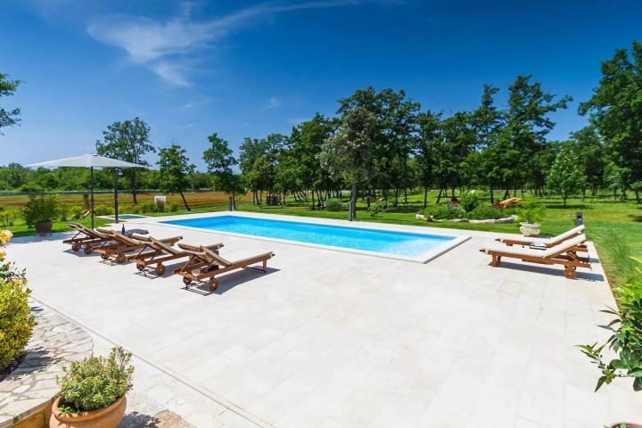 Istra, Bale, vila s bazenom na imanju od 30. 000 m2 u osami