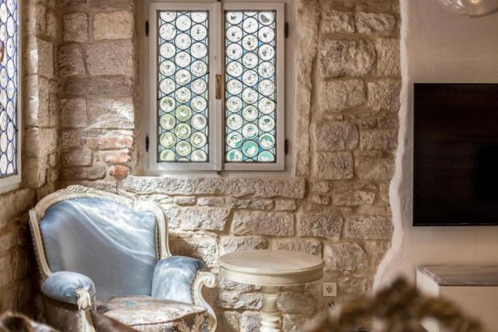 Trogir, ekskluzivan najam predivnog jednosobnog stana u starom gradu