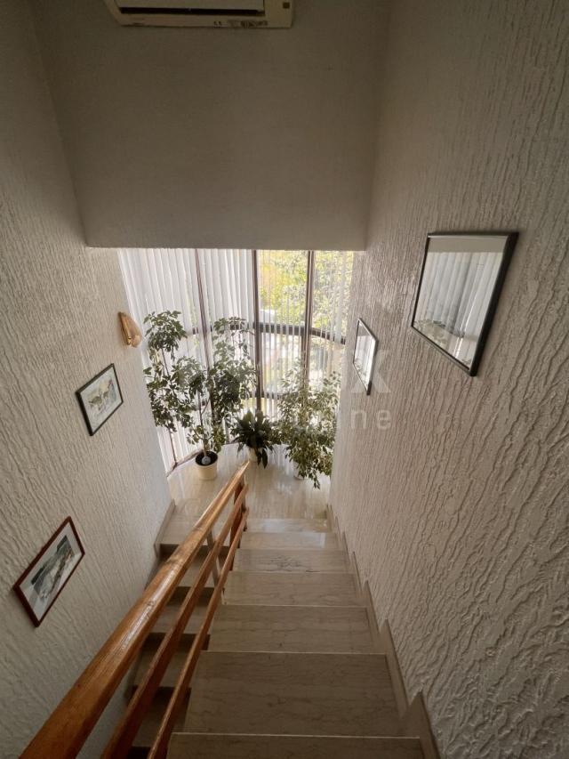 CRIKVENICA, DRAMALJ - Kuća na 4 etaže sa pogledom na more