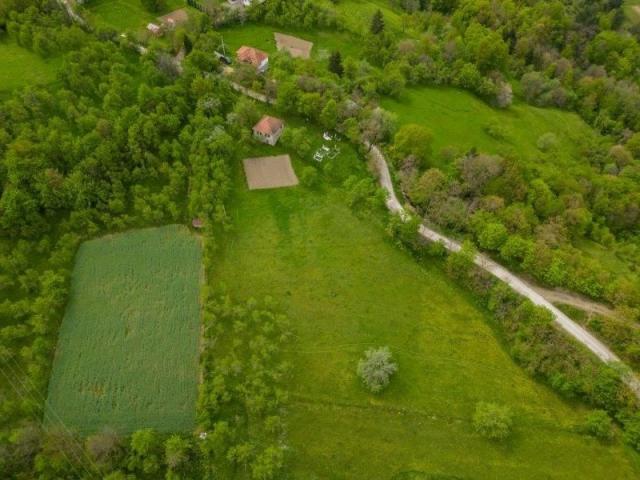 Prodaje se seosko domaćinstvo sa 64 ara zemlje, Dušmanići, Prijepolje