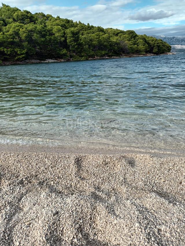 Splitska, otok Brač - vila s bazenom