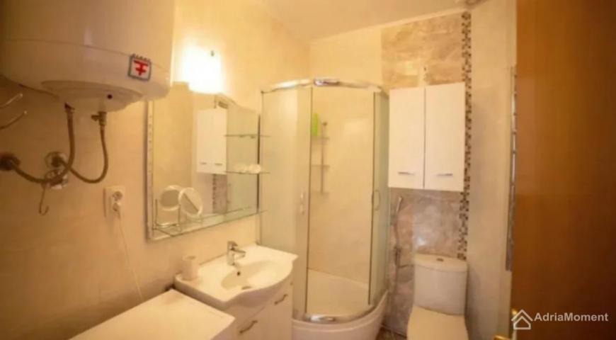 2-soban stan u Boki Kotorskoj - iza hotela Blue Kotor Bay 5*