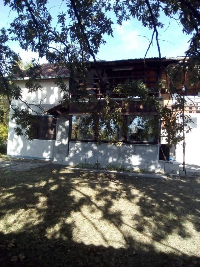 Vikend kuća u Resniku kod Kragujevca – vikend naselje površina 61 m2 u osnovi, plac 1484 m2