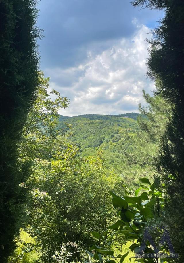 Bukovac, na obroncima Fruške gore, u prelepoj prirodi, sa otvorenim pogledom, prodajemo stambeni obj