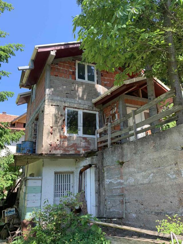 Kuća  za  odmor  u  Proseku, pored  Nišave, 75 m2, na  placu  331 m2