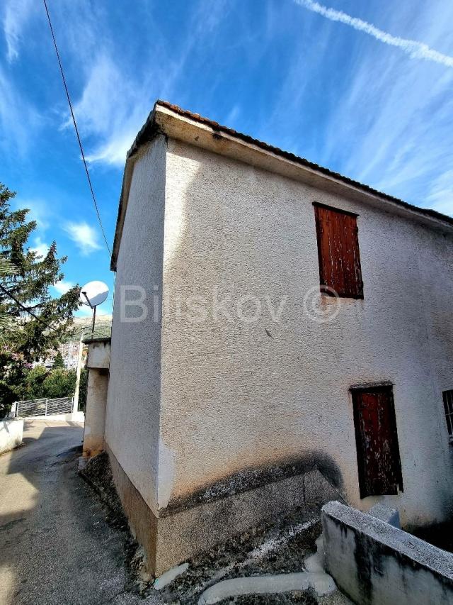 Trogir, dvojna kuća u blizini centra grada, prodaja
