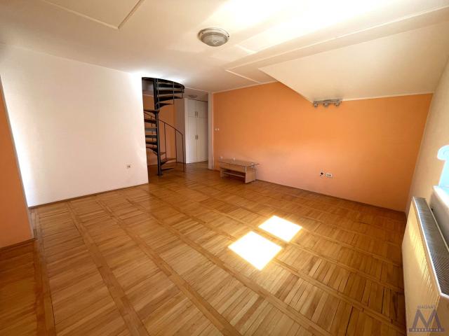 Novi Sad, Nova Detelinara, Rumenačka ulica- na prodaju komforan stan na dva nivoa od ukupno 83 uknji