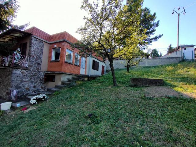 Vikend kuća 98m Fruška gora Popovica plac 1040m