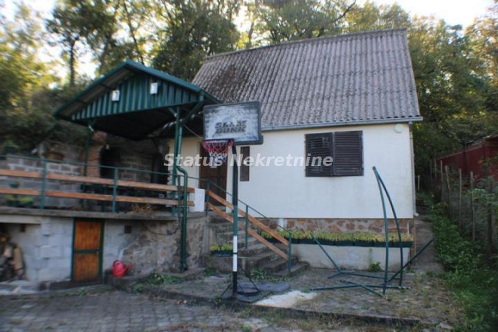 Čerević-Odlična Vikendica 46 m2 na Osunčanom Placu 1100 m2 sa Pogledom na Dunav-065/385 8880
