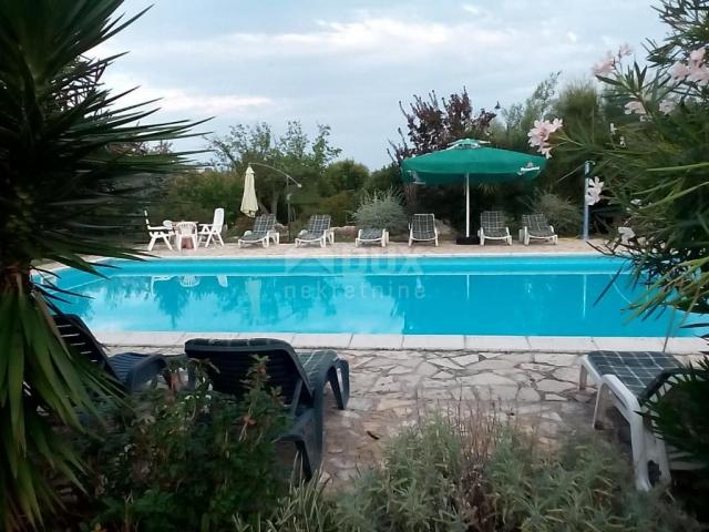 ISTRA, POREČ - Hotel sa bazenom i prostranom okućnicom!