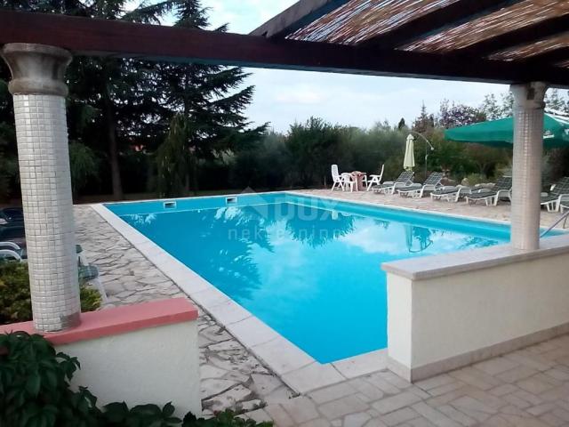 ISTRA, POREČ - Hotel sa bazenom i prostranom okućnicom!
