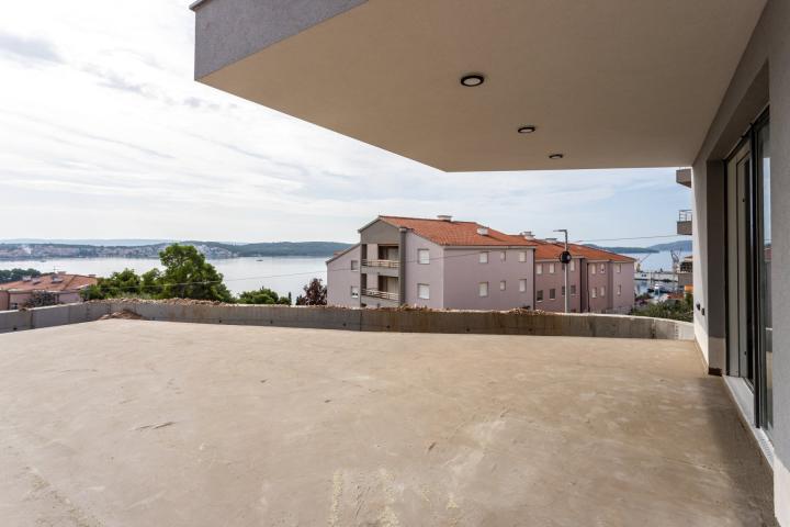 Trogir, jednosoban stan s pogledom na more i garažnim mjestom NKP 65, 45 m2
