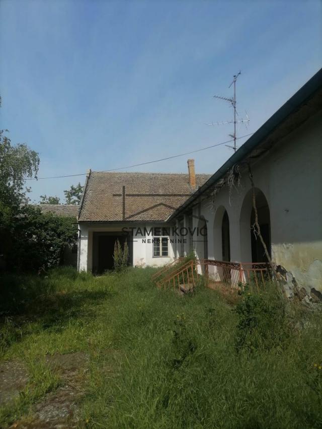 Bački Petrovac - Dobra kuća sa prelepim dvorištem i velikom baštom ID#5833