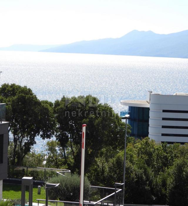 COSTABELLA, BIVIO, KANTRIDA - luksuzni penthouse 181, 70 m2 s panoramskim pogledom na more