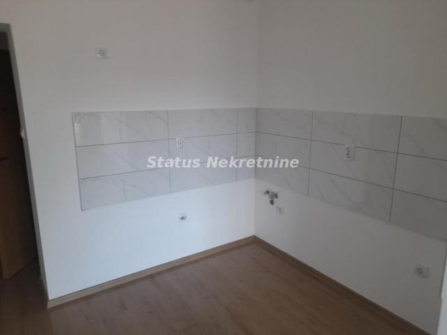 Sremska Kamenica-Useljiv Troiposoban stan 72 m2 na Tatarskom Brdu-065/385 8880