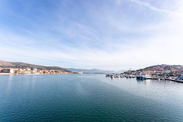 Trogir, Seget Donji,  građevinsko zemljište  560 m2 s pogledom na more