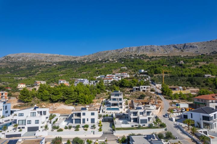 Split, Podstrana, elegantna vila s panoramskim pogledom na more i bazenom