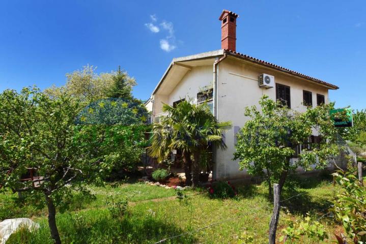 House with three apartments not far from the sea, Poreč
