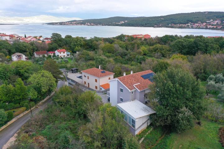 Otok Krk, Čižići, luksuzna kuća s wellness sadržajima i solarnom elektranom NKP 792 m2