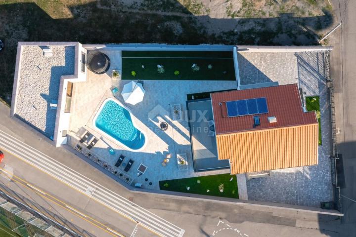 NOVI VINODOLSKI - Moderna vila s bazenom u blizini mora
