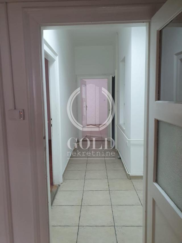 Izdajemo Salonski stan u centru Novog Sada, 118m2, 800 eura ID#6405