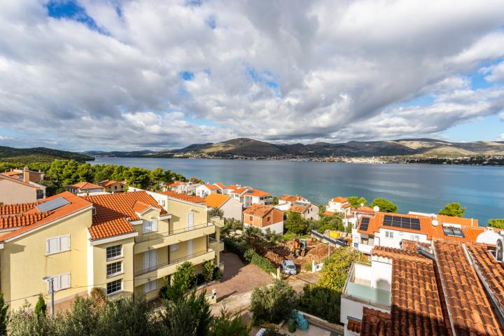 Trogir, Okrug Gornji, prekrasna vila s pogledom na more