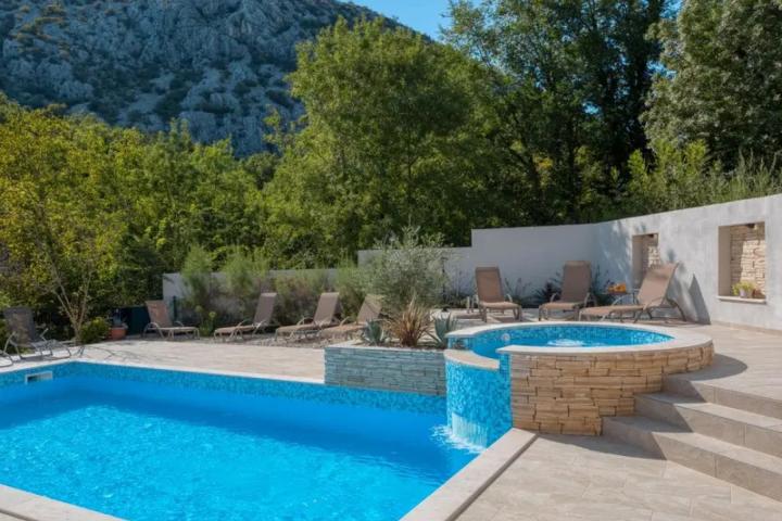 Crikvenica, Drvenik, moderna vrhunski dizajnirana villa s bazenom