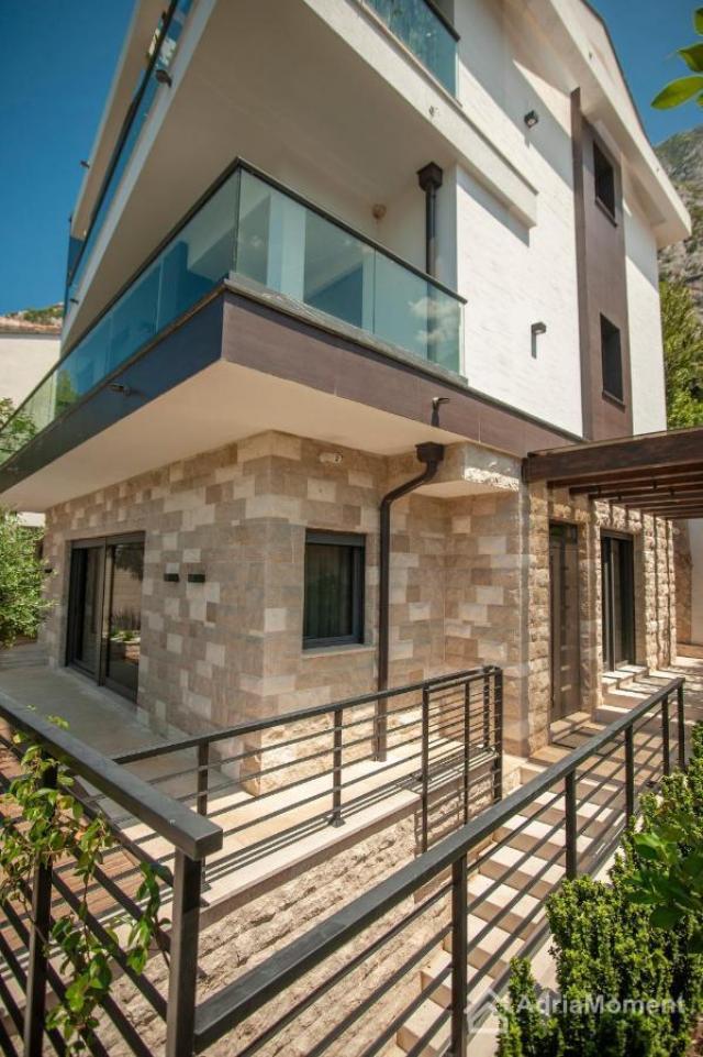 Moderna kuća u Dobroti - najbolija cijena u Boki