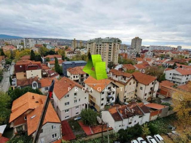 Lep trosoban stan na Bulevaru Nemanjića ID#4146