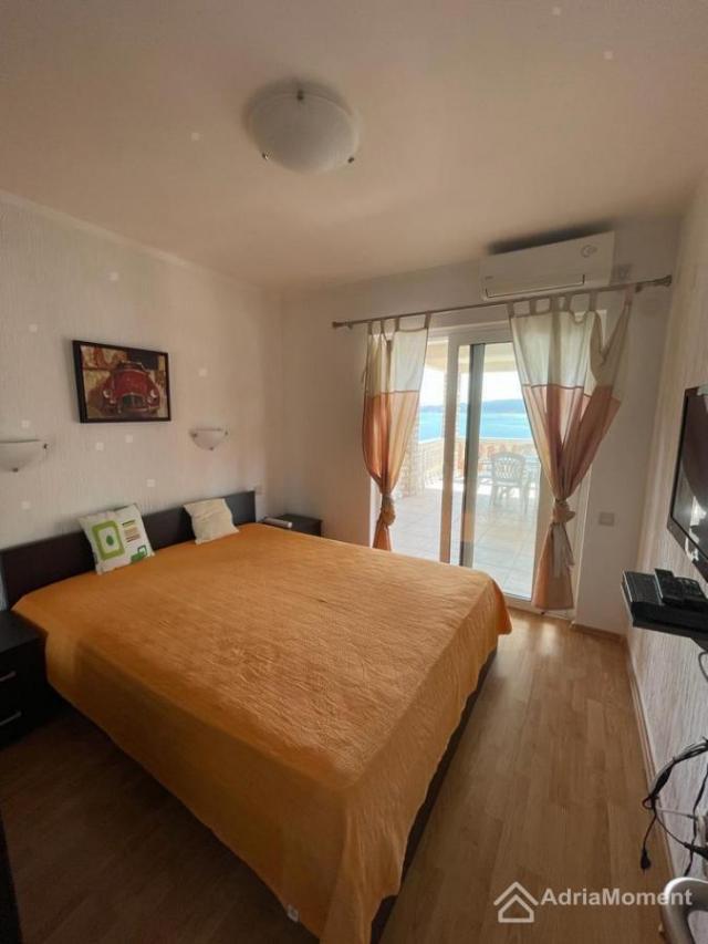 Kuća sa 5 apartmana u Baošićima - za stanovanje i poslovanje