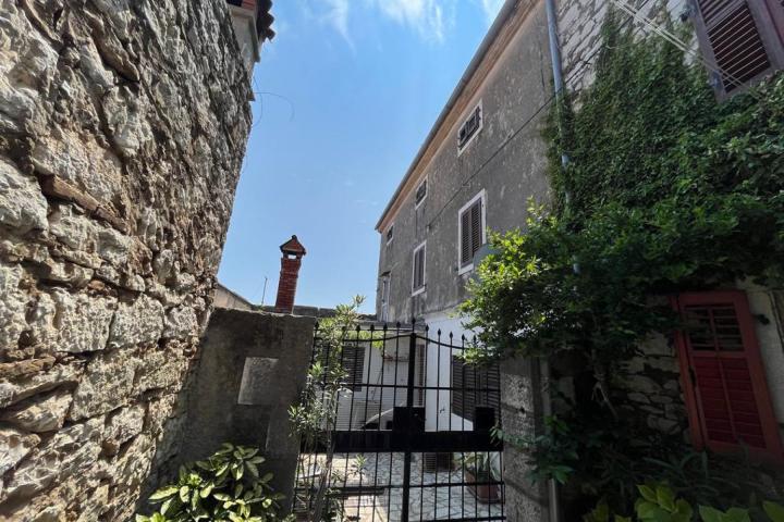 Istra, Vrsar, kamena kuća za renovaciju