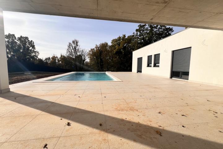 Istra, Labin - prekrasna moderna prizemnica s bazenom i garažom, NKP 209 m2