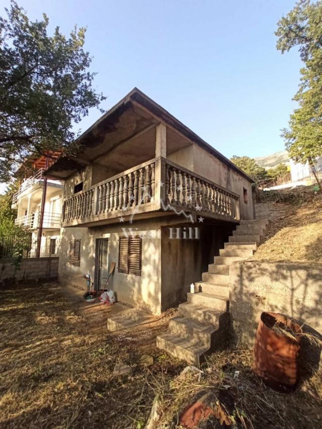 Kuća sa placem u Zankovićima