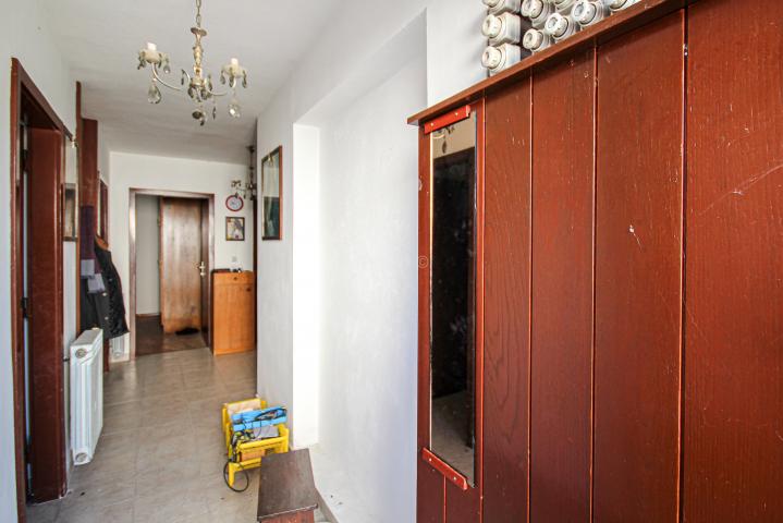 Split, Šine  dvojna kuća  330 m2, garaža i sprema 50 m2, dvor 270 m2