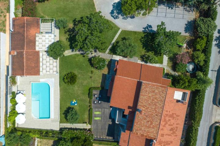 Istra, Ližnjan -unikatna vila NKP 435 na besprijekornoj okućnici od 4600 m2 s bazenom