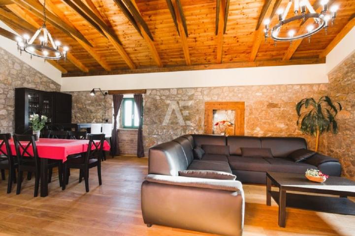Krk, surroundings, detached renovated house with a swimming pool and a spacious yard. ID 501