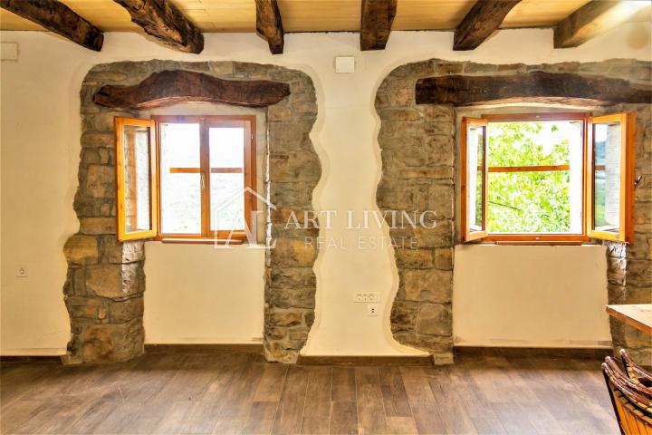 Istra-Oprtalj, kamena istarska kuća s otvorenim pogledom