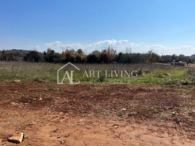 Novigrad, Attractive building plot in a TOP location 1000 m from the sea and the city