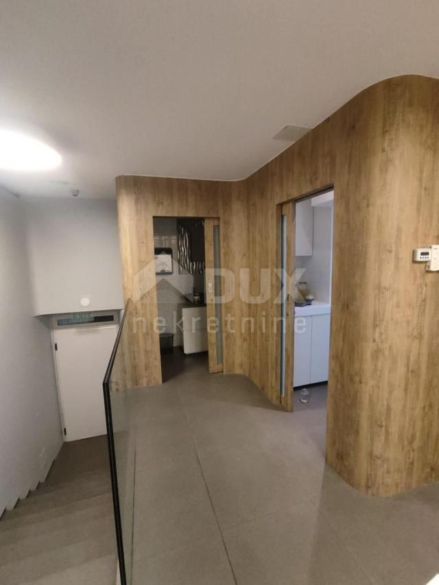RIJEKA, CENTER - 108m2 apartment on the ground floor, suitable for business premises