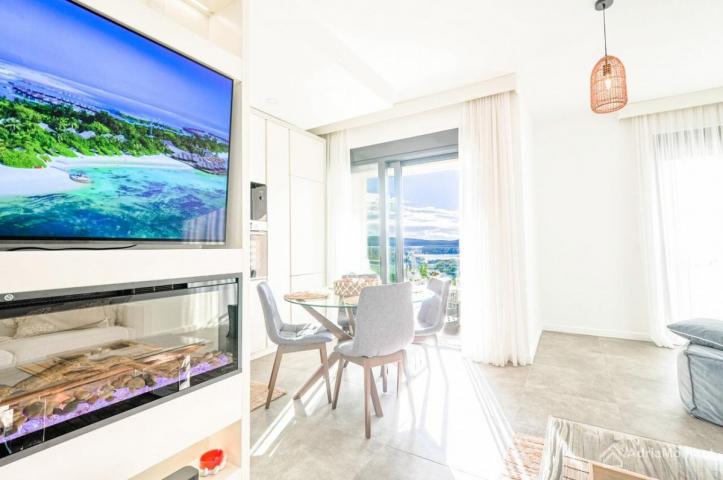 Elegantan stan sa pogledom na more u Tivtu