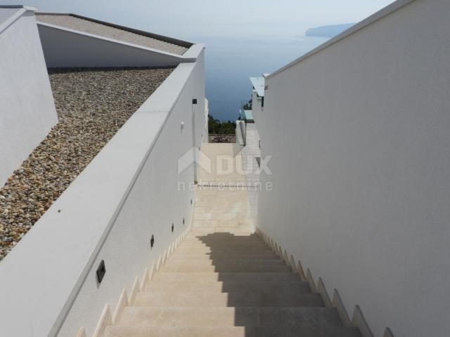 OPATIJA, SV. JELENA - villa 500m2 s panoramskim pogledom na more i bazenom + uređena okućnica 2400m2