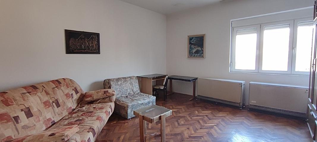 Salonski stan u centru Niša
