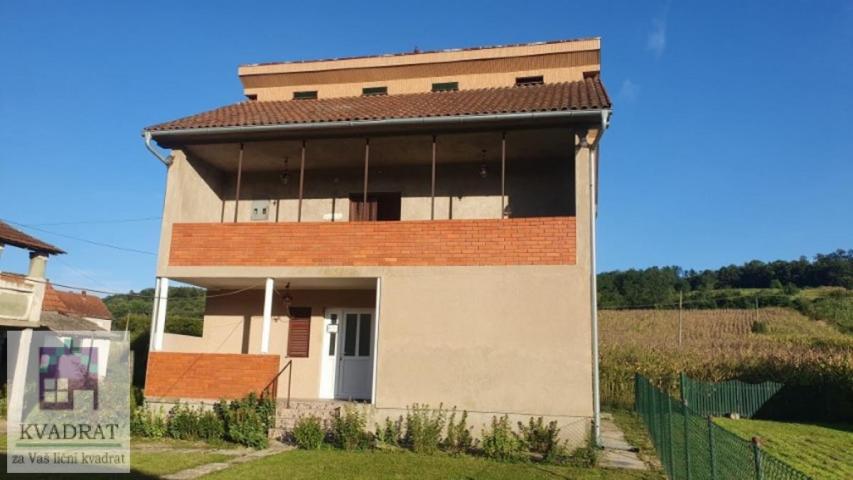 Seosko imanje sa dve kuće 250 m², 1, 6 ha, Lazarevac, Mirosaljci – 75 000 €