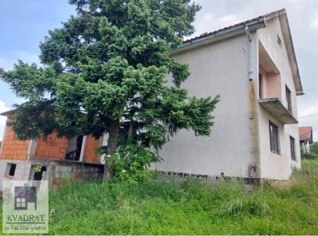 Kuća 244 m², 13 ari placa, Obrenovac, Mala Moštanica - 32 000 €